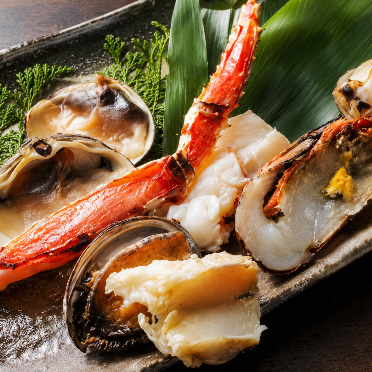 活鮑や伊勢海老・タラバ蟹等の【高級食材】